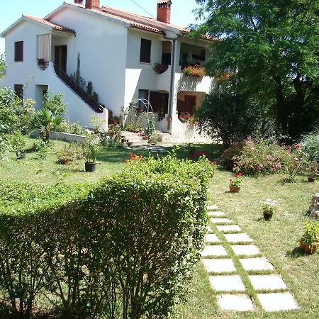 Apartments Valoda Nedescina Экстерьер фото